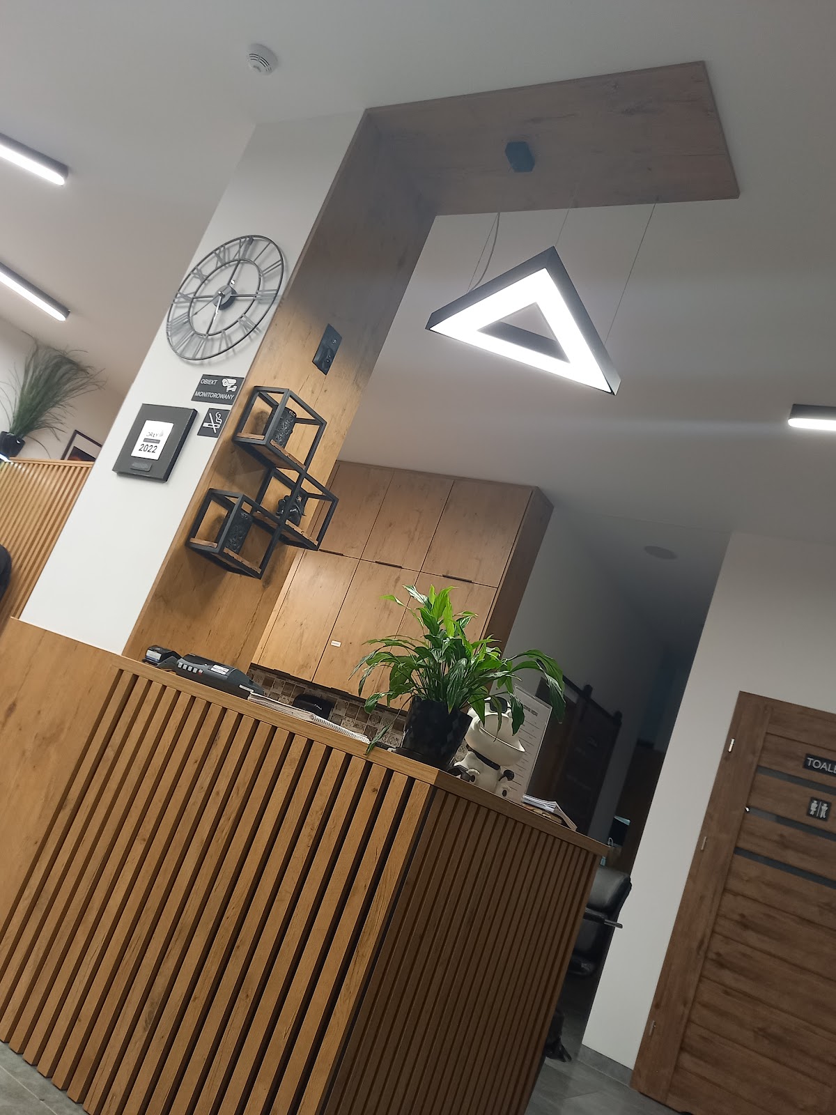 Wnętrze salonu - recepcja